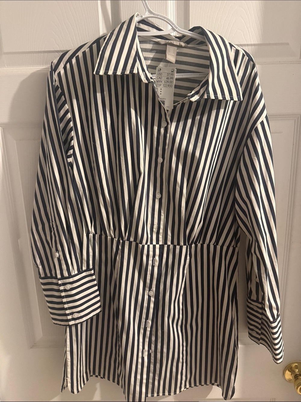 H&M White and Navy Striped Women’s Top